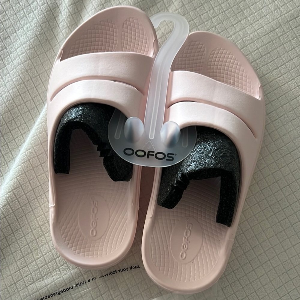 OOFOS women’s Blush pink Slides size 9